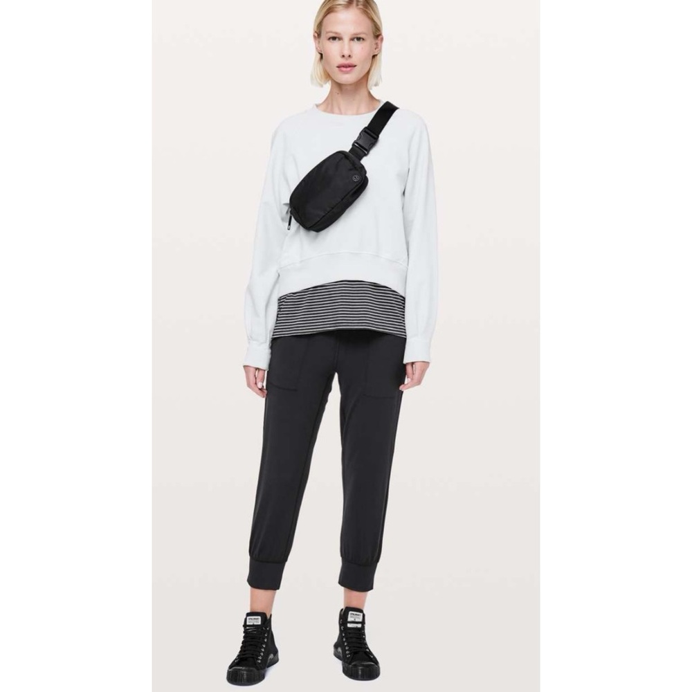 Lululemon Align Jogger Crop 23” in Black Size 6
